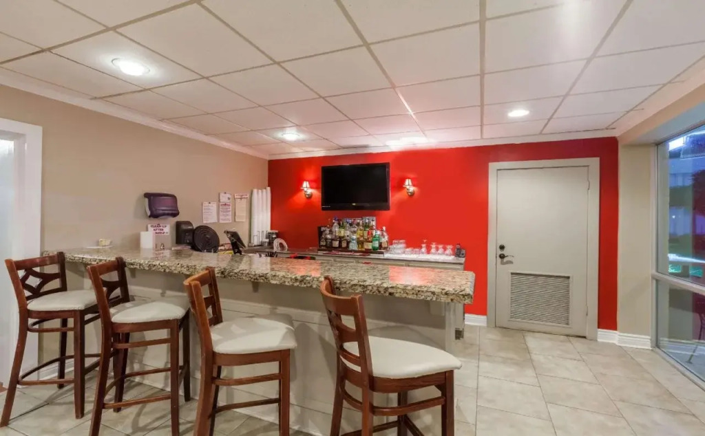 Iberia House & Suites