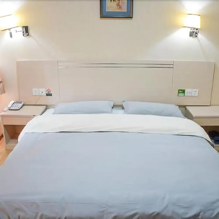 77 Chain Traders Hotel