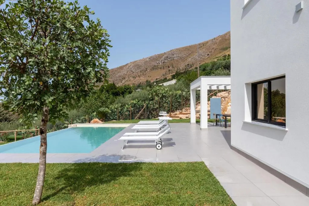 Villa vista mare con piscina a sfioro a Scopello