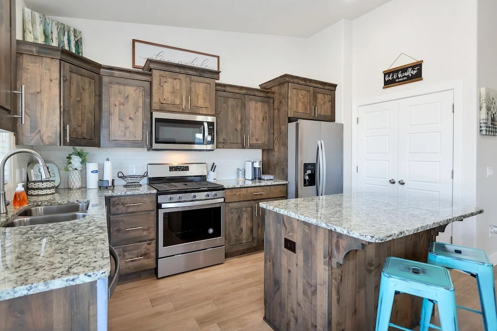 Rock Canyon Oasis 4 Bedroom Home by RedAwning