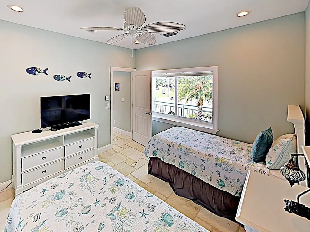 Modern Coco Plum W/ Pool, Hot Tub & Dock! 4 Bedroom Home