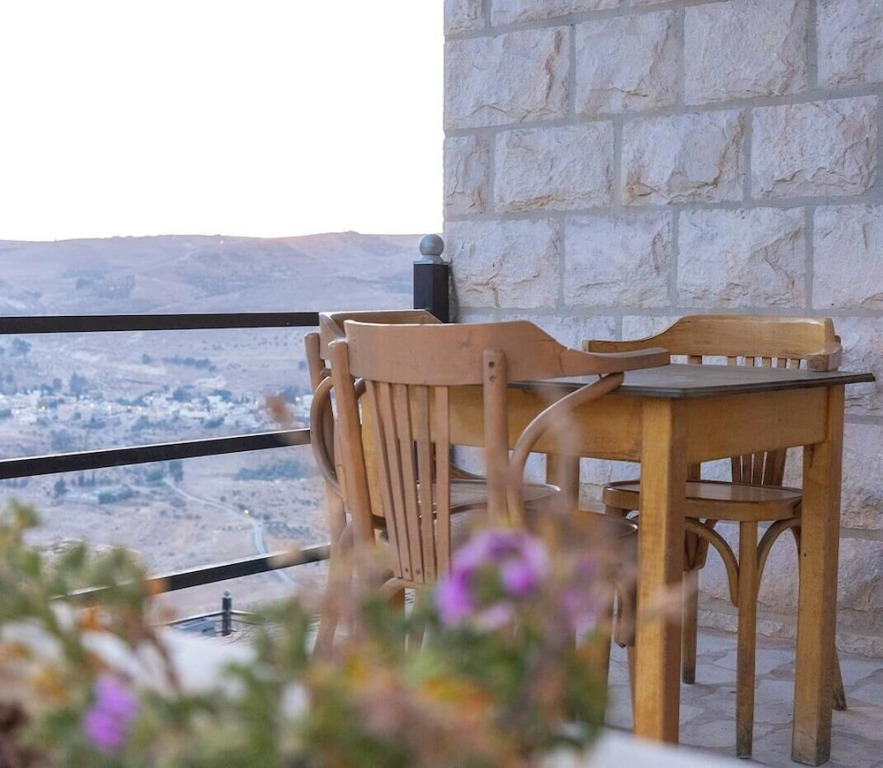 Alqalah Restotel فندق ومطعم القلعة