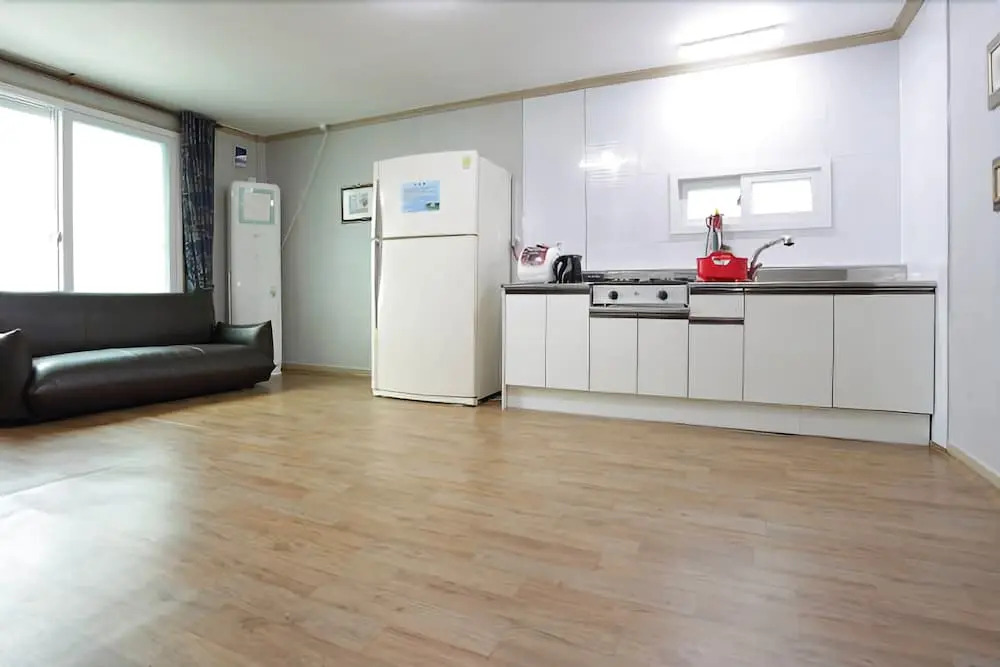 Anmyeondo Beach White House Pension