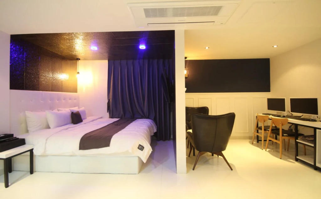 Gray Hotel