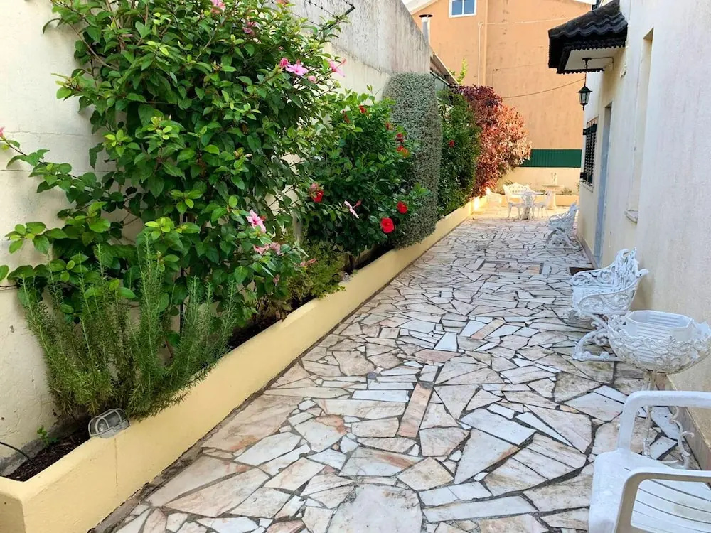 House With 3 Bedrooms in São Domingos de Rana, With Wonderful Mountain View and Enclosed Garden Near the Beach