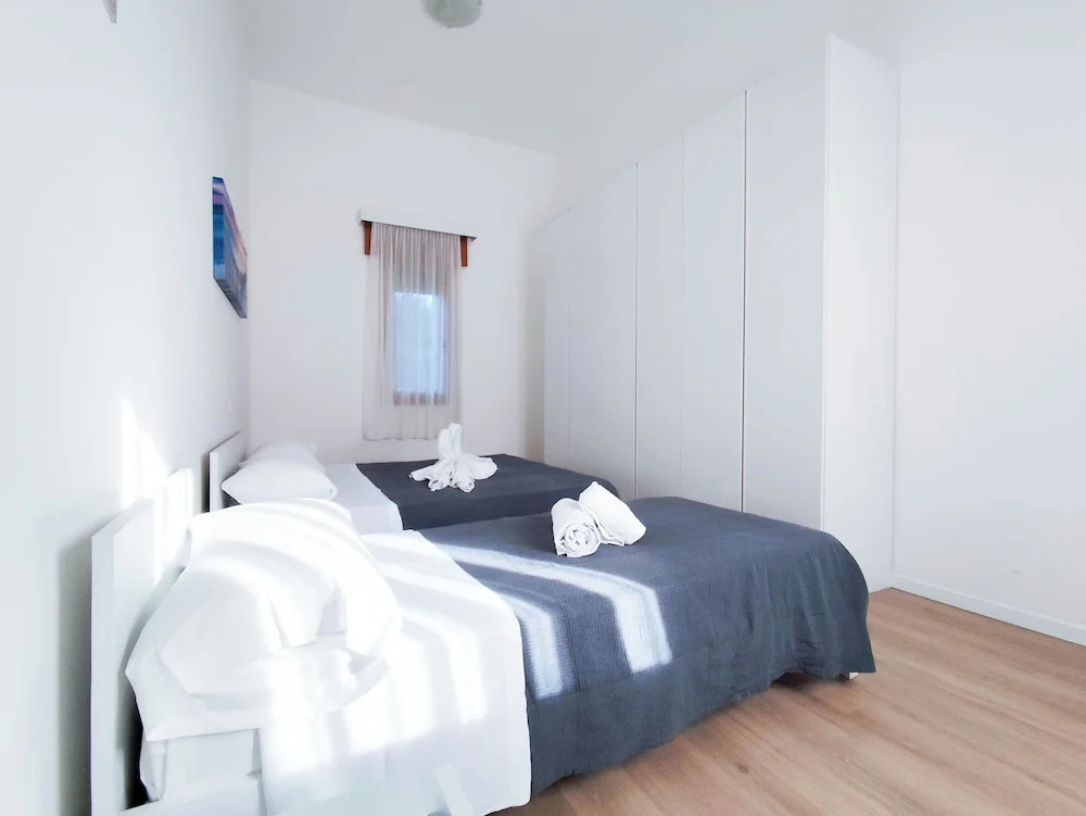 Modern Apartment Near the Beach