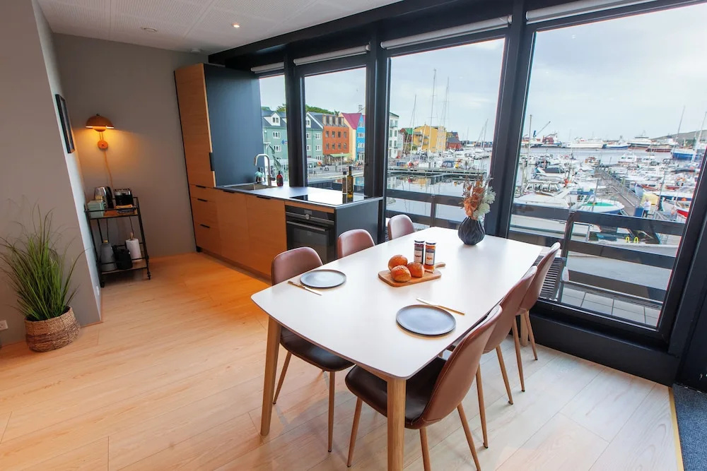 Stunning Marina View - Brand New - City Center