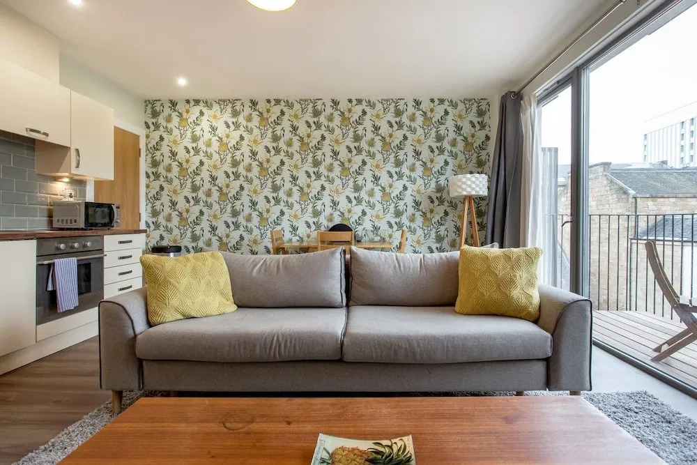 Chic Merchant City Apt. w/ Balcony