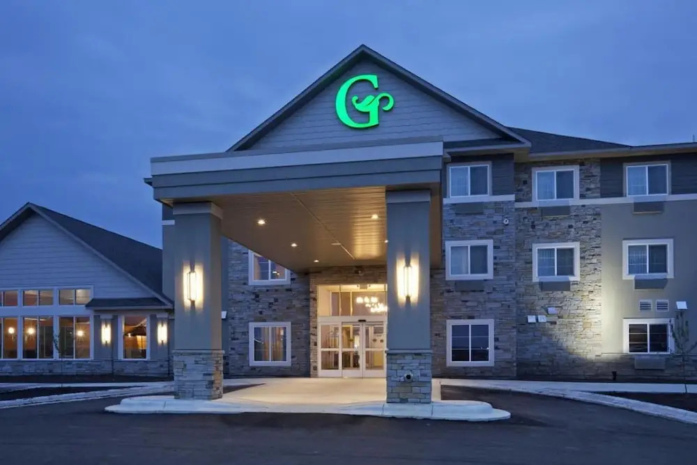 Gateway Park Hotel and Suites