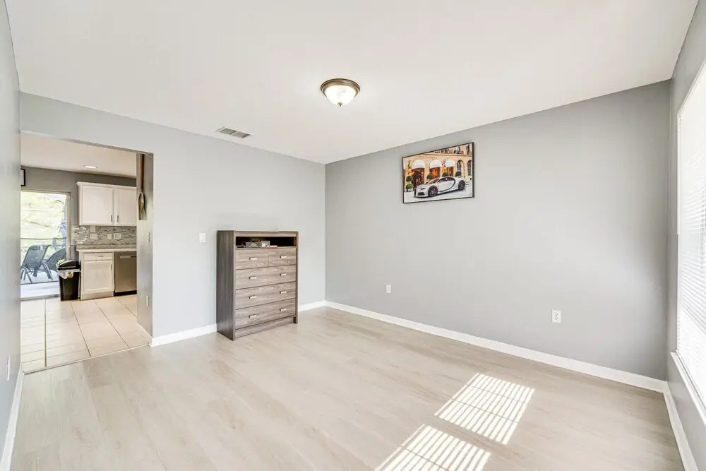 8 Mi to Disney: Family Home w/ Screened Lanai!