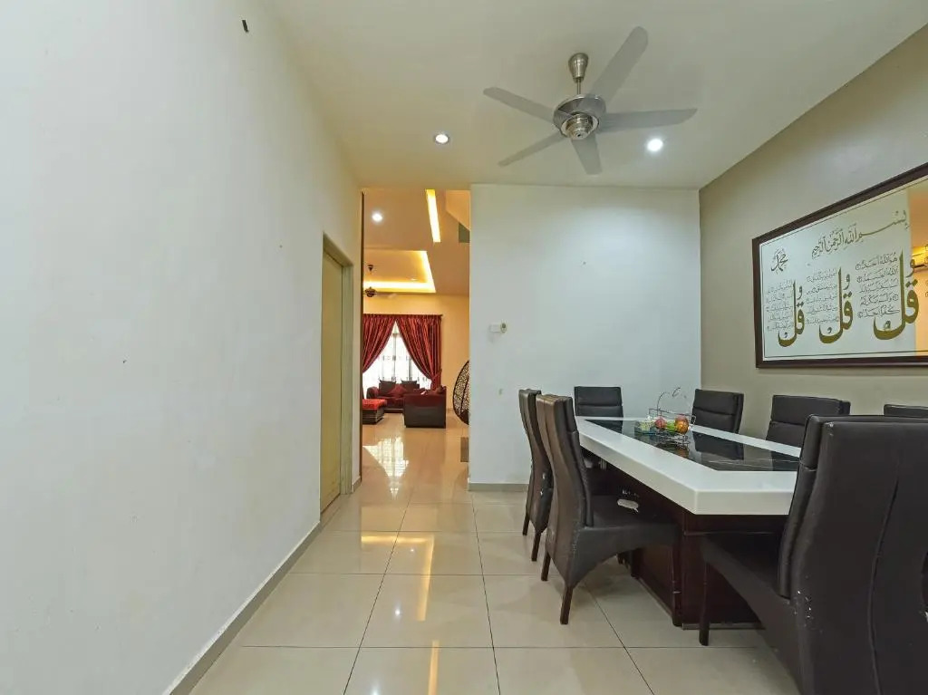 OYO Home  90532 Casa Azlinda Muslim Homestay Ii