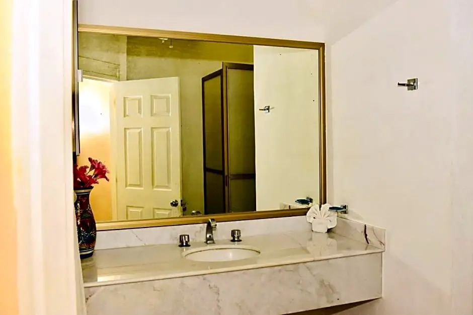 VILLA PARA 5P 4A 1M dentro del Hotel a un lado del Krystal IXTAPA Con Playa WiFi