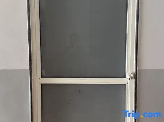 Modern Studio Near Bombay Hospital |Juliet Balcony