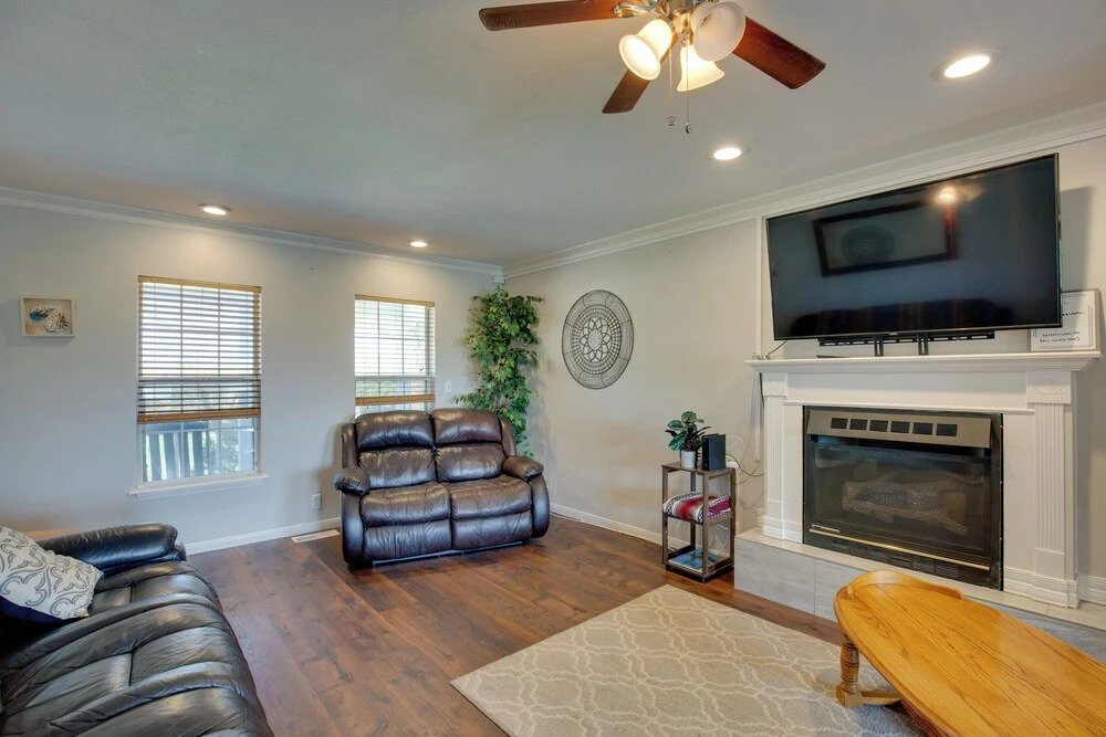 Game Room & Dock: Waterfront Granbury Lake Retreat