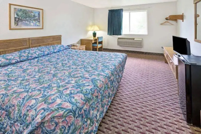 Super 8 by Wyndham Mars/Cranberry/Pittsburgh Area