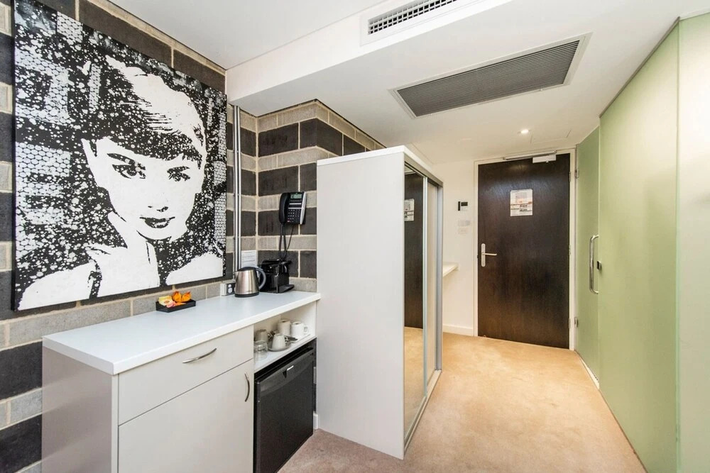 Hollywood Style Studio With Fantastic Roof Terrace
