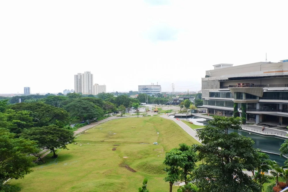 Serene Exclusive Modern Studio Apartment at Grand Sungkono Lagoon By Travelio