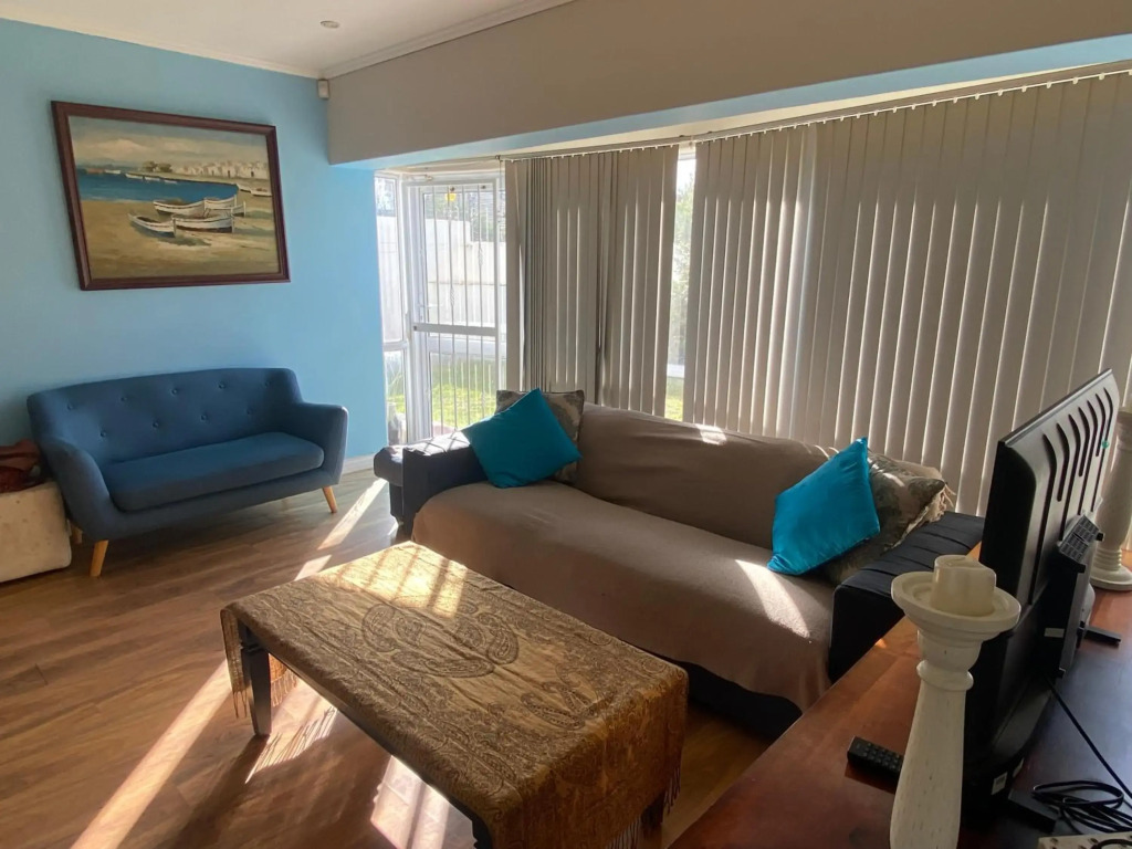 Cozy two bedroom unit in Strand with pool gym and laundromat