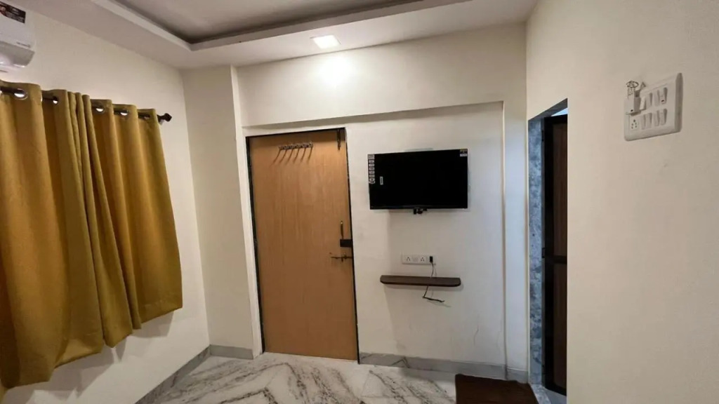 Hotel Plaza Rooms - Prabhadevi Dadar