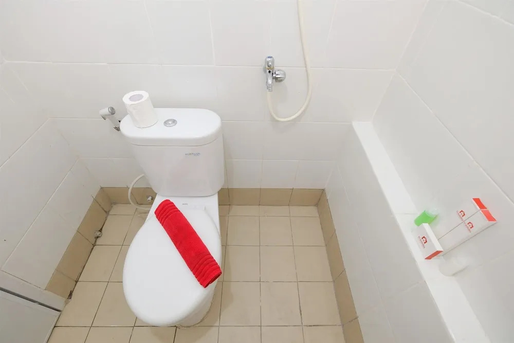 Bassura City Apartment with Direct Access to Bassura Mall