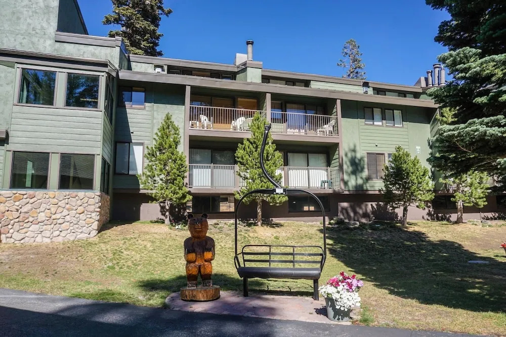 St Anton Wooded View 1-Bedroom Condos with Complimentary Hot Drinks