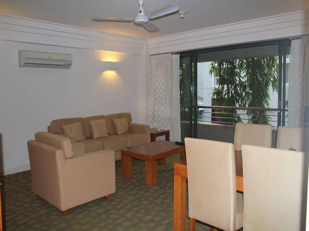 Leman Luxury Suite with Rooftop Pool & Gym
