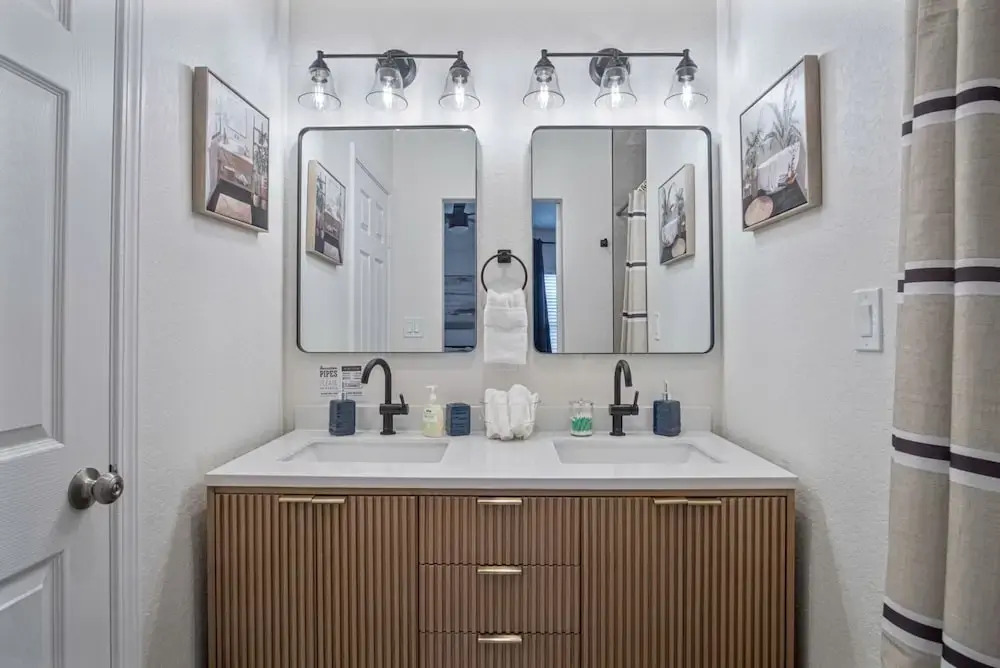 Comfy and Happy Stays Near Riverwalk and Downtown