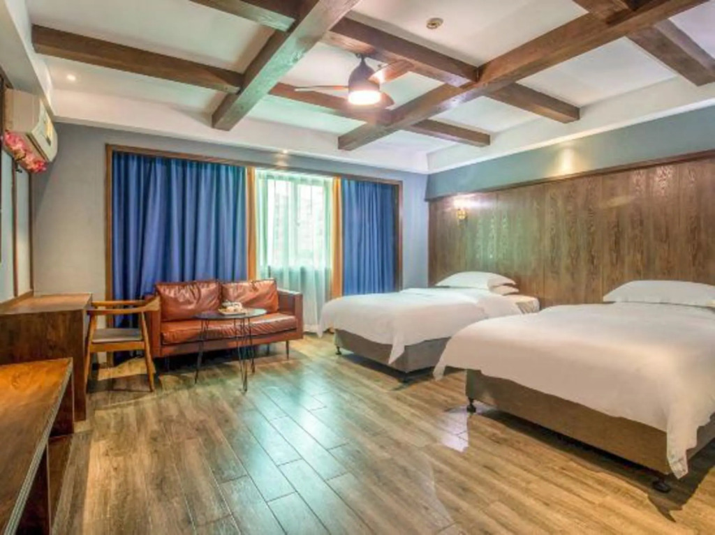 Shenglong Business Hotel