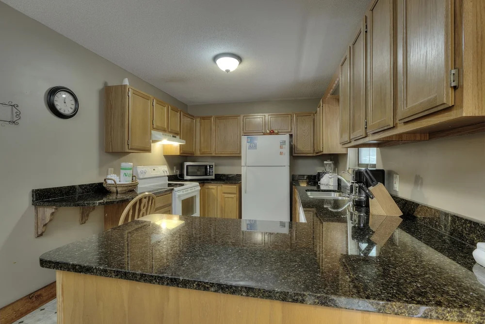 Bears Delight  320 - Three Bedroom Cabin