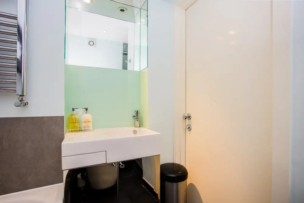 2 Bedroom Flat Sleeps 4 In Chelsea