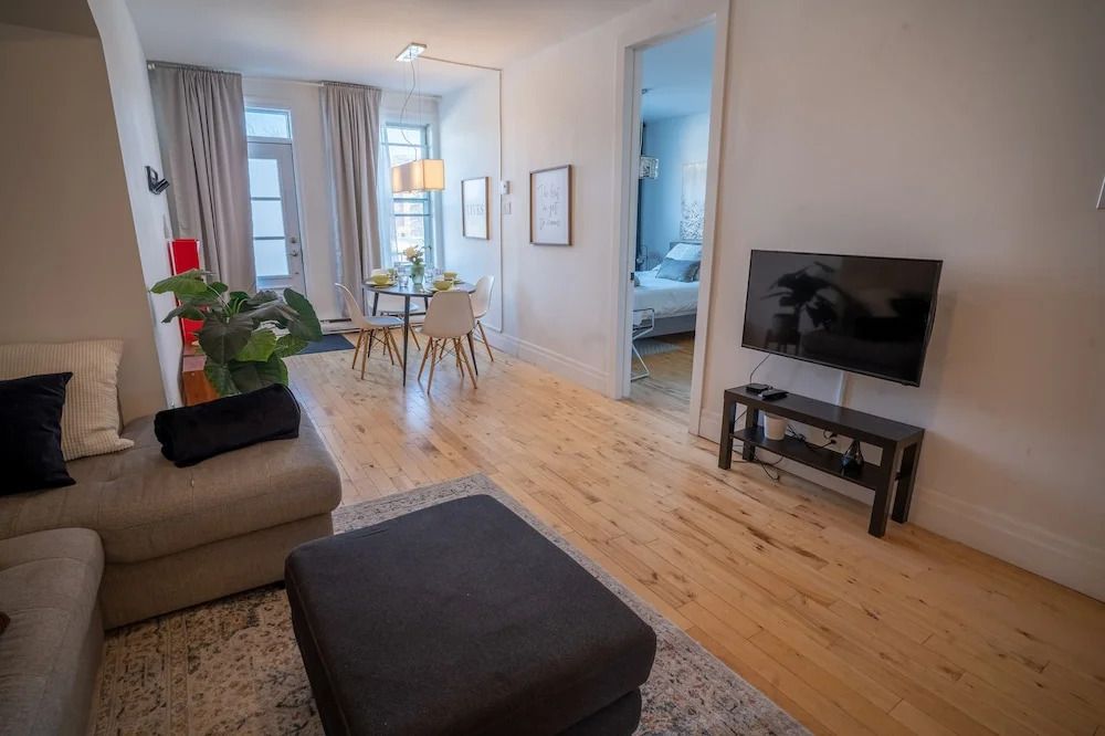 SUPERB 1 Bed Apt. Steps Away From Metro