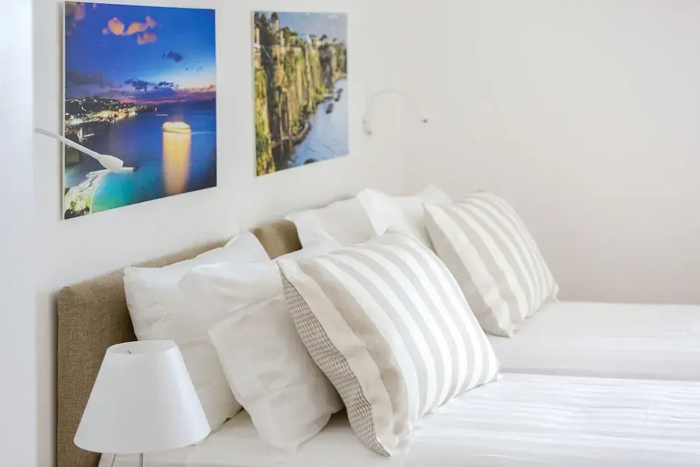 Deluxe Home in Sorrento Old Town with Balconies