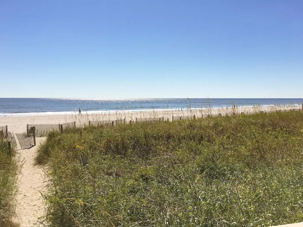 New Listing! Beachfront Resort W/ Epic Amenities 3 Bedroom Condo