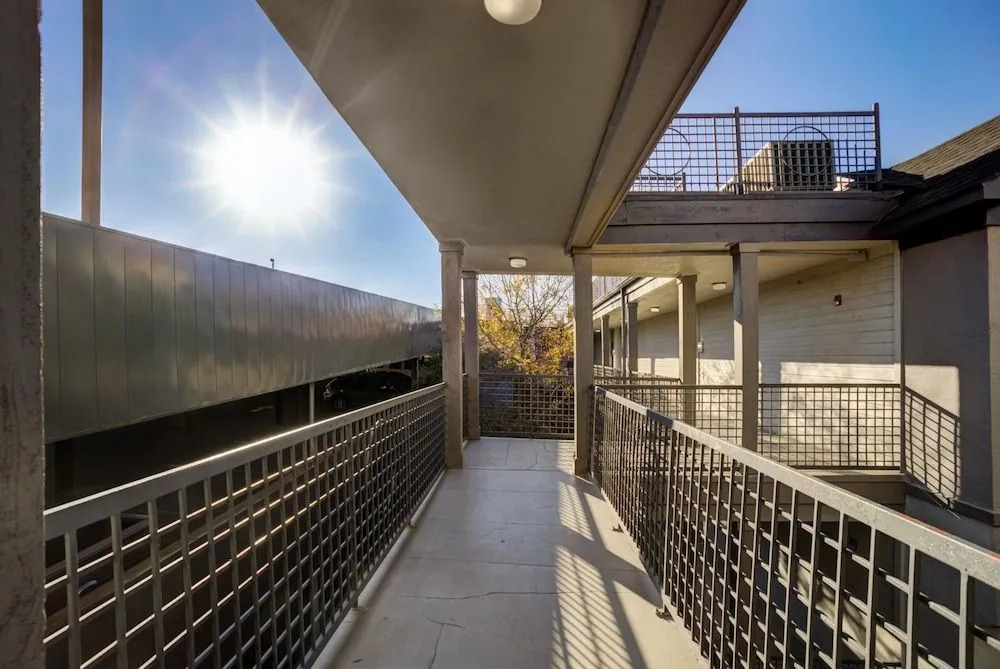 Apartments near Houston Medical Center & Rice University by Frontdesk