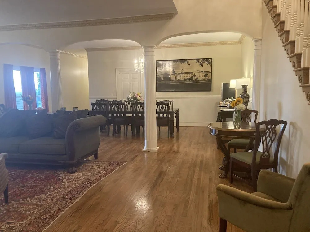 The 1425 Inn