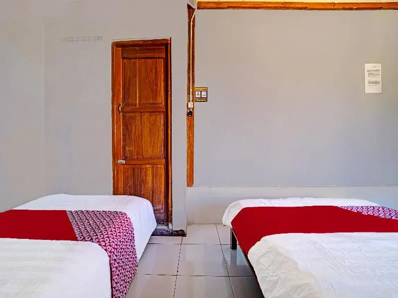 Oyo 91201 Larasati Homestay Pantai Klayar