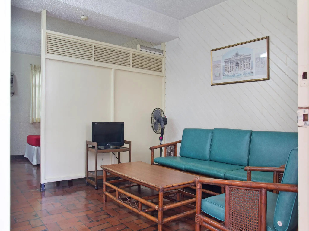 ZEN Rooms Broadway Court QC