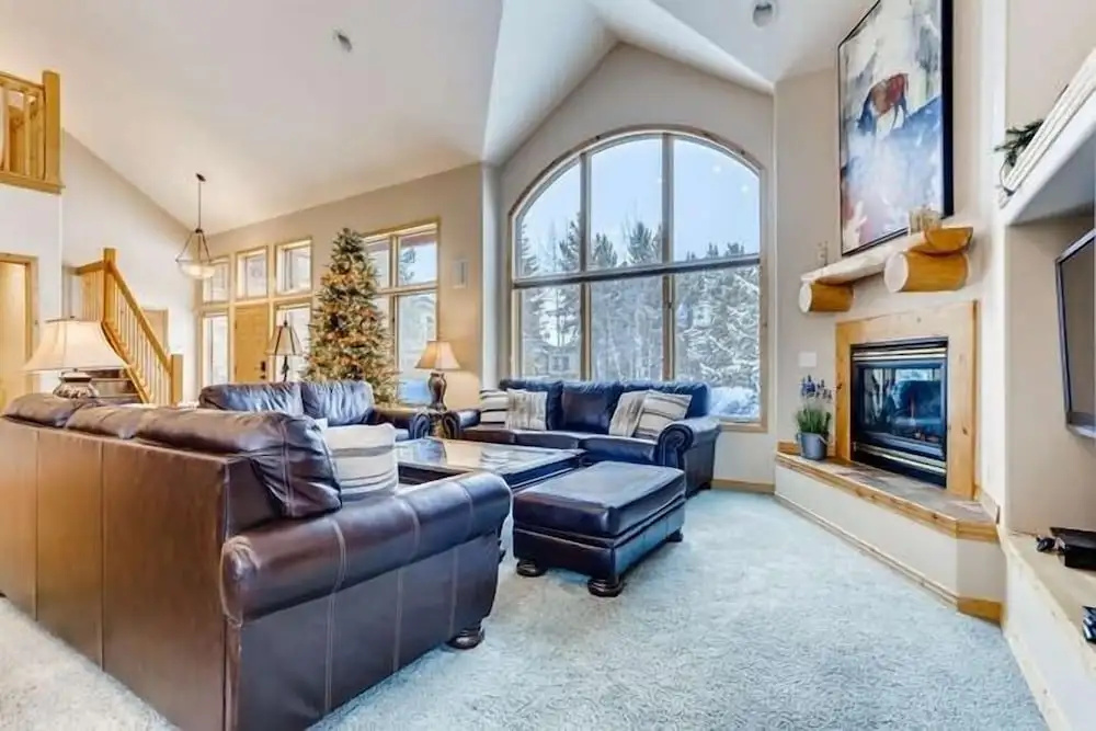 Perfect For Your Family Vacay With Private Hot Tub! 4 Bedroom Home by RedAwning