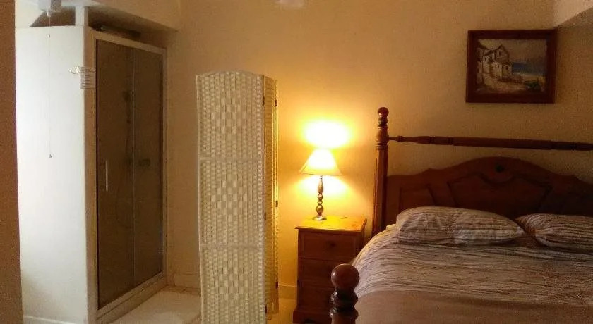 Anchor b & b