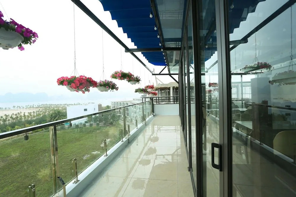 Hạ Long Land Hotel