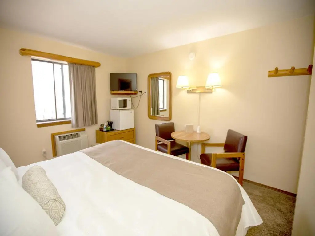 Beartooth Hideaway Inn & Cabins