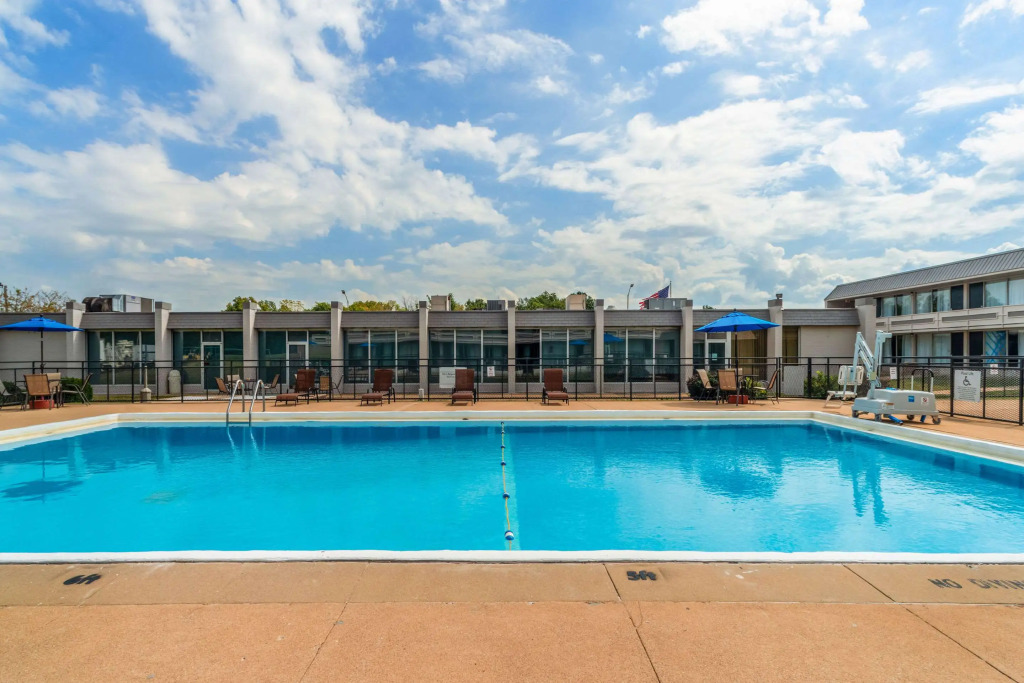 Quality Inn & Suites Vandalia near I-70 and Hwy 51