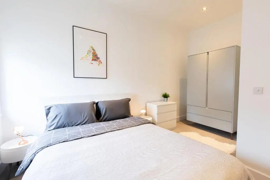 Modern and Spacious 1 Bed Apartment City Centre