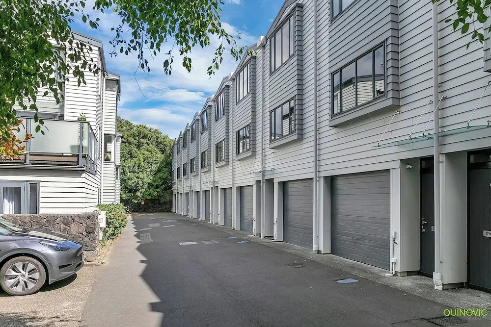 Balcony+Parking 3BR Gem Near Arena | Zodiak Stays