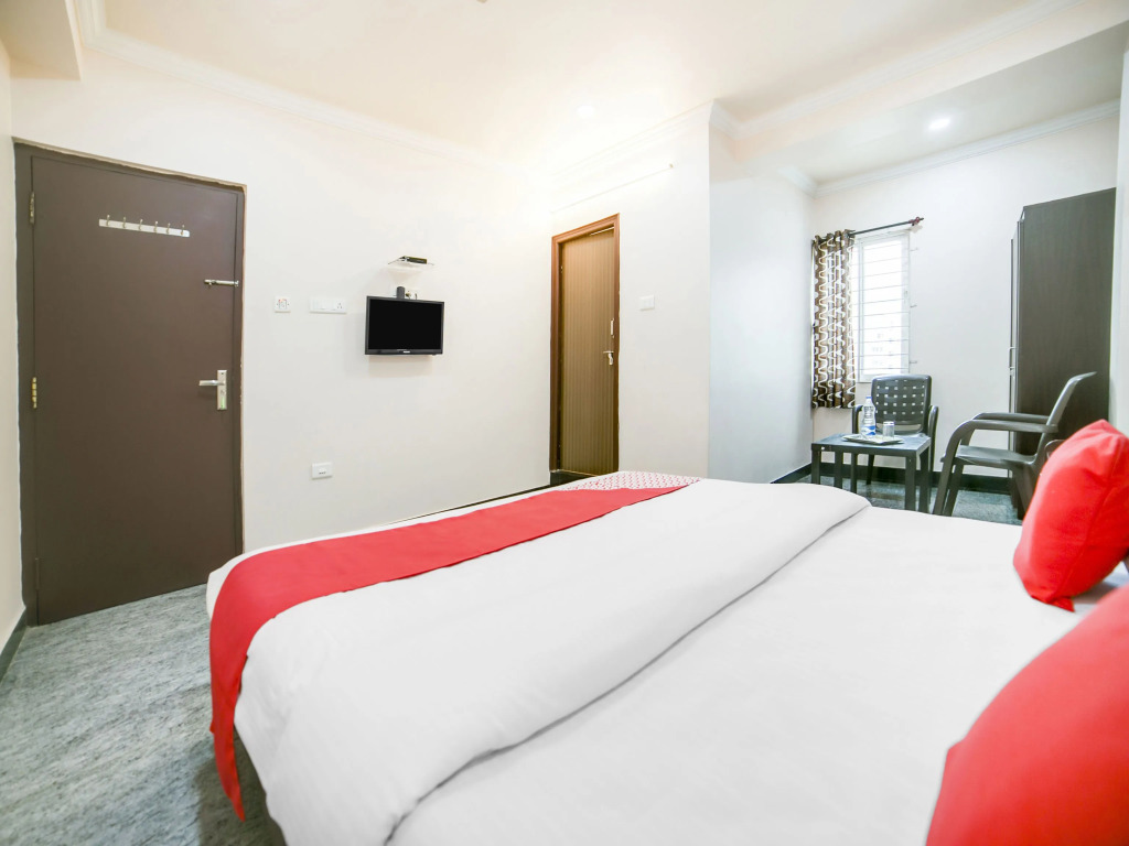 OYO 14178 Hotel Sea City