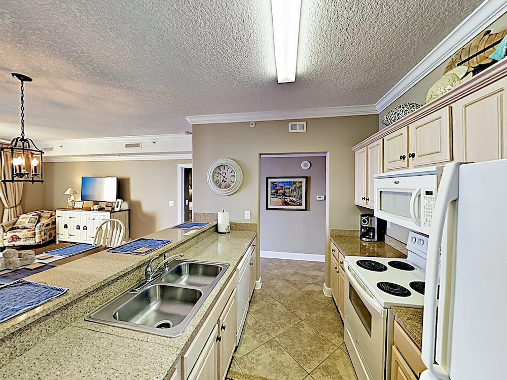 New Listing! Beachfront Bliss W/ Boundless Views 3 Bedroom Condo