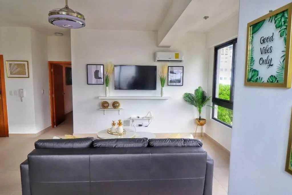Sleek 1-Bedroom Condo w/Rooftop Hot tub in Gazcue