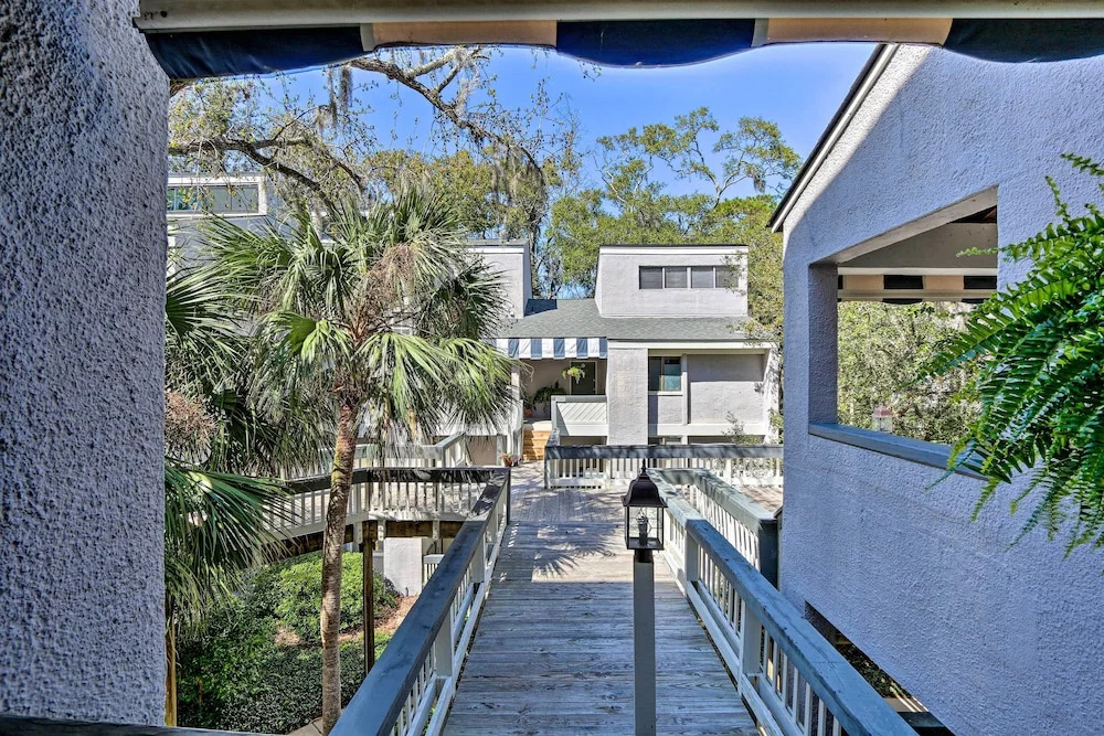 Walk to Coligny Beach Park: Coastal Oasis w/ Pool