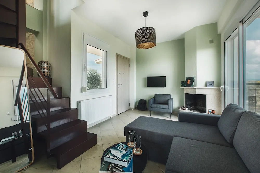 Chloe Apartments by QR booking
