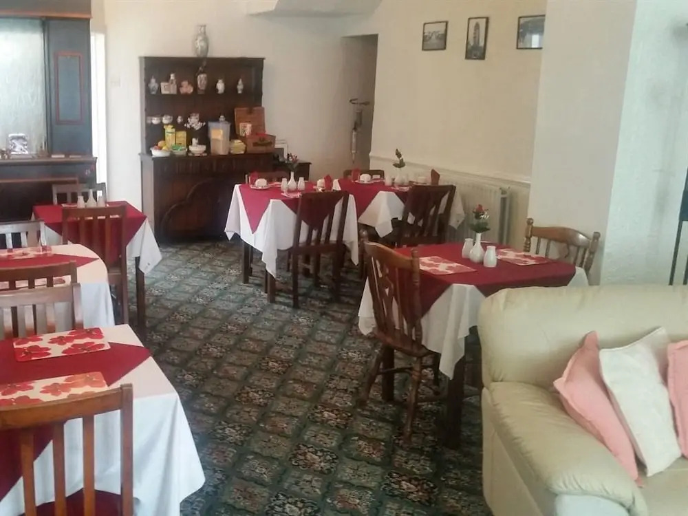 Highbury Hotel